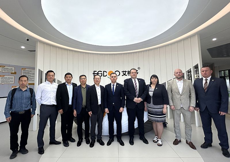 白俄羅斯布列斯特州扎賓卡區(qū)執(zhí)行委員會主席庫茲米奇·安德烈一行蒞臨艾格多集團(tuán)，共繪中白合作新藍(lán)圖